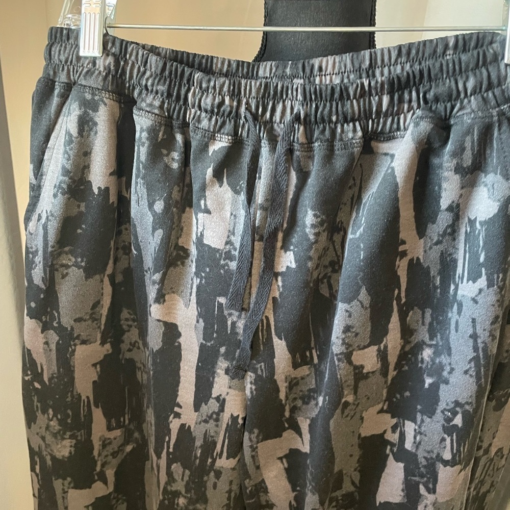 28. LuLaRoe Joggers, Size XL, EUC - Picture 3 of 7